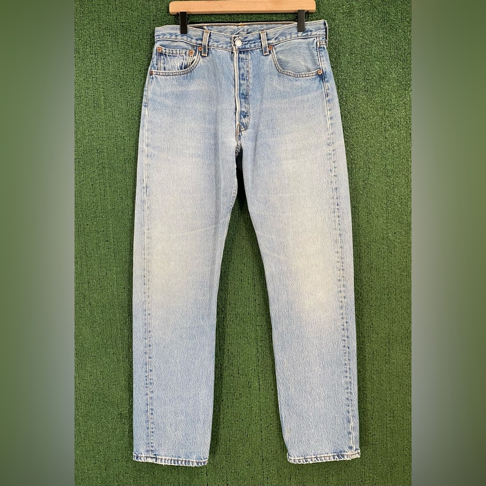 VTG 90’s Levi’s 501 Button Fly Whiskers Distressed Jeans Men’s SZ 32 USA Made
